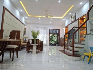 lk 90m2*4 tầng hoàn thiện đẹp, cần bán trong tháng 12 , nhà hướng tây bắc, view công viên