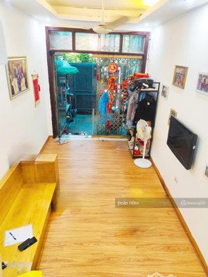 đầu tư giá hời! nhà to hoàng hoa thám, tương lai mặt phố, mặt ngõ nông, ô tô ngay cửa, ở/giữ tiền