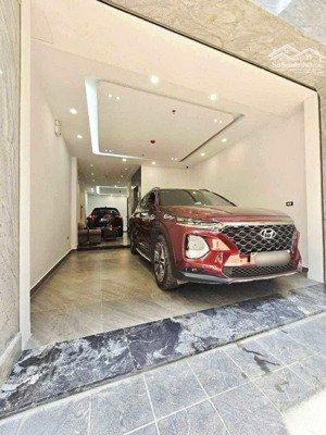 nhà đón tết! bán nhà hoàng cầu, gara ô tô ngủ trong nhà, ngõ thông, vỉa hè rộng, nội thất sang!