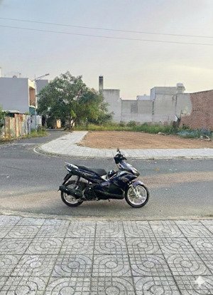 lô góc 2 mặt tiền đường 16m kdc nam khang residence, dt: 133 m2 (ngang 8,5m) giá 66 triệu/m2