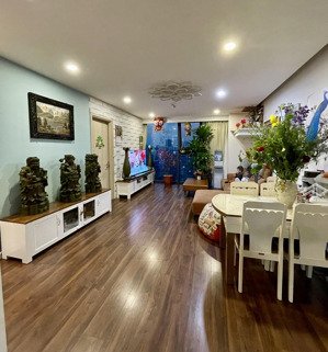 cần bán căn hộ 2 pn - 68 m2 đẹp nhất dự án central field trung kính - duy 