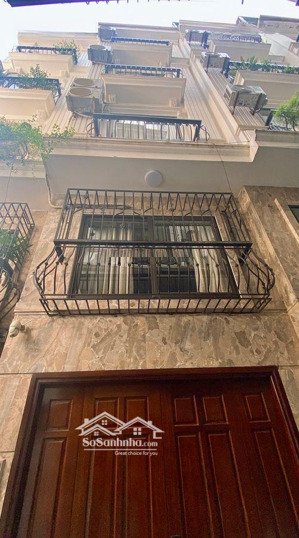 nhà đẹp bồ đề, long biên, ô tô đỗ cổng, gần hồ 30m2, 6 tầng, 8.4 tỷ