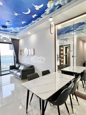 giá ảnh thật 100% : 11 triệu, tầng cao view đẹp, 2pn 2wc , full nôi thất chủ đang ở rất đẹp
