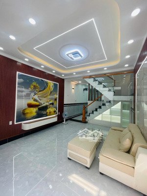 nhà mới ở ngay - sát metro quận 12 - 2 tầng full nội thất - hơn 3 đồng