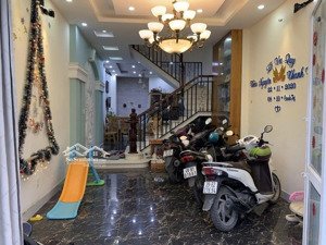 nhà 4 tầng q7-chủ xây ở bao chắc - hẻm 6m oto vi vu đỗ cửa - shr hoàn công giá 8.2 tỷ