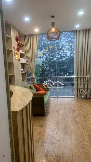căn hộ dt 45m xinh xắn tầng 2 mặt phố ngọc khánh tiện ở làm spa , văn phòng đẹp thoáng view hồ