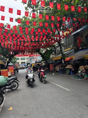 căn nhà phù hợp người dùng ô tô, cần có thang máy, phân lô mai dịch cầu giấy siêu đẹp, chỉ 20,7 tỷ