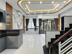 30m ra mặt tiền hoa sứ, nhà 4 tầng 37m2, với 5 phòng ngủ.