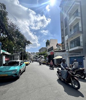 bán nhà mặt tiền (4.7 x 28) p7, phú nhuận. đường 10m vị trí kinh doanh đẹp - sát phan xích long