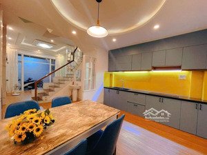 cho thuê nhà 3 tầng, 3 mê,cách đường hà huy tập 15m.