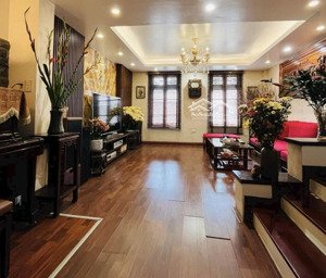 nhà đẹp đón tết -gần phố hoàng hoa thám - trước nhà thoáng - ngõ thông- dân xây - nội thât sang xịn