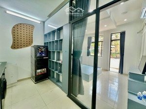 căn hộ 1pn ban công gần trường đh kinh tế_công viên lê văn tám q1