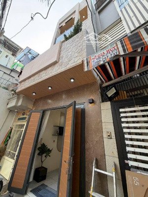 bán nhà ngay vincom phan văn trị gò vấp 3 tầng 2pn không lg 48m2 sd chỉ nhỉnh 4 tỷ