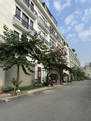 duy nhất lk phú lương 63m x5 tầng ,hoàn thiện chỉ nhỉnh 16 tỷ ,lh: miễn trung gian