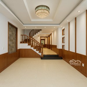 bán gấp nhà hải châu 81m²x3t, mt 5m, đường 7.5m, vị trí trung tâm, full nội thất ở ngay