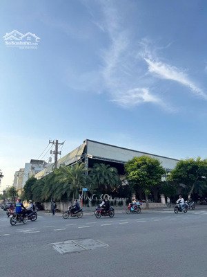 bán mặt bằng kinh doanh lô góc - mặt tiền lê văn việt - full thổ - đang cho thuê 220tr/tháng