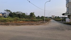 nhà tôi cần bán 110m2 đất thổ cư xã tân xã, thạch thất. hà nội ( khu đô thị hòa lạc )