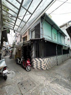 bán nhà căn góc 2 mặt thoáng. 2 tầng btct (4*13) hẻm hơn 3m. tại tt quận 1 trần đình xu 8,5 tỷ