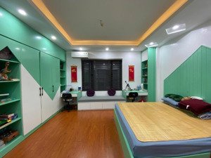 cần bán gấp , nhà yên hoà , dt35m2 , mt 5m ,ô chờ thang máy , ô tô cách nhà 30m.