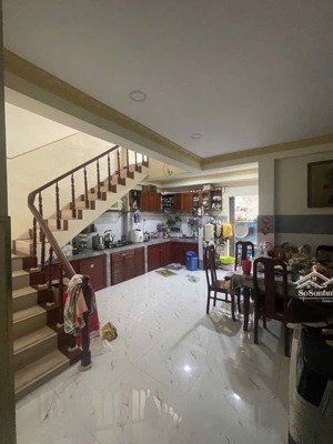 bán đất tặng nhà, ngang 6.5m dt lớn 150m2 cạnh phú mỹ hưng, không quy hoạch, giá cực tốt