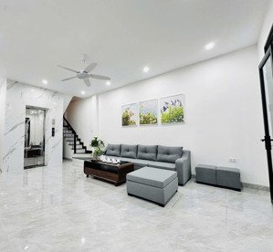 bán nhà hoàng cầu, đống đa, mặt ngõ 5 tầng thang máy, vài bước chân ra hồ, cho thuê cực tốt.