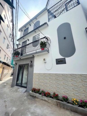 nhà bán p10 - quận tân bình đúc 1 trệt 2 lầu nhà mới tinh giá 2 tỷ 450