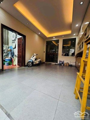 ban biệt thự vip cầu giấy 140m2. siêu cấp vip pro. cách 10m ra luôn mặt phố. view mặt phố