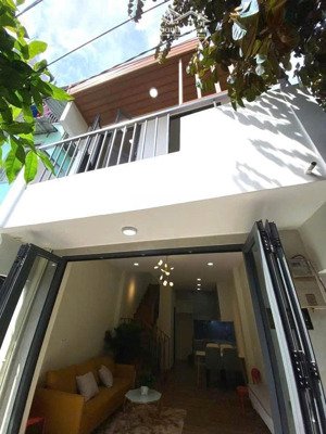 nhà nhỏ 1trệt 1lầu đẹp xinh, hẻm của đường 100, tân phú, q9 giá 2.56ty