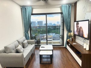 chính chủ bán căn 2 ngủ 69.2m2 full đồ chung cư homeland thượng thanh giá 5.5 tỷ: lh 