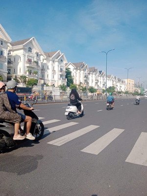 nhà 3 lầu dương quãng hàm phường 5 dt :5,2x17m công nhận 88m2.giáp bình thạnh