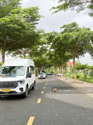 bán lô đất thuộc kđt mipeco vị trí rất đẹp, dt 95m2 ngang 5m, gần biển, giá 8tỷ740tr