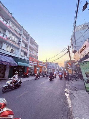 mtkd trịnh đình trọng, tân phú 132m2 4 tầng ngang 5.2m chỉ hơn 100tr/m2