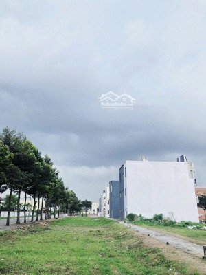 bán nhanh lô đất nền khu dân cư, gần chợ thông dụng, gần đường dt 743 đường lớn