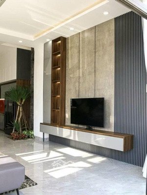 cho thuê gấp nhà sân vườn tại đội cấn, dt 120m2 x 4 tầng, đủ đồ. gía 18tr/th