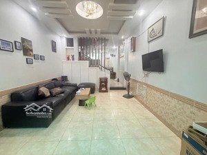 nhà 3 tầng-đẹp-hxt thông-gần gigamail-phạm văn đồng-sát bình thạnh-15p đi sân bay. 6.6 tỷ tl.