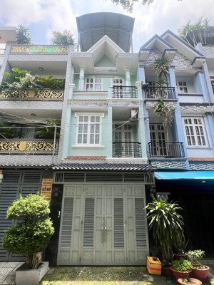 nhà khu vip đối diện công viên-sát aeon mall. dt:4x20m. giá nhỉnh 10 tỷ