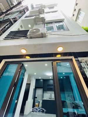5,9 tỷ - lô góc mặt ngõ 3 thoáng, 3 gác phi thông vòng quanh, dt 23m2*5t, mt 3,8m