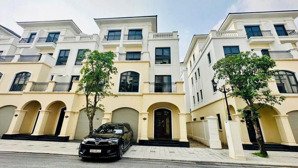 hoa hậu xuất hiện giá rẻ vô cùng ! - có gara oto - sân vườn - trung tâm của trung tâm