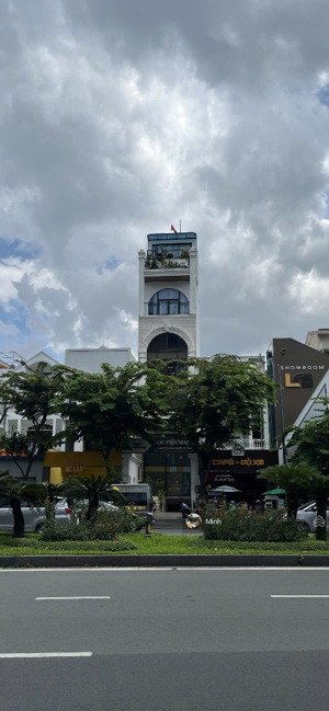 bán nhà mặt tiền sân bay tân sơn nhất - 6x28m, hầm 8 tầng - giá 58 tỷ hợp đồng thuê 150 triệu