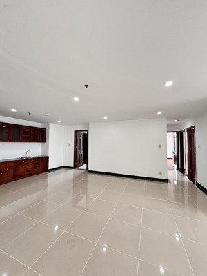 cho thuê căn hộ giai việt q8 150m2 3pn 3wc lầu trung ở ngay 16tr như hình. lh 