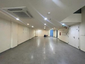 văn phòng cho thuê cao thắng q3 - 250m2 31tr (bao gồm pql, hỗ trợ ngoài giờ làm việc)