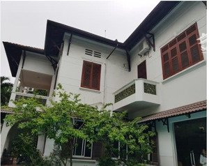 bán biệt thự đường tú xương, p. võ thị sáu, quận 3. (dt: 10x19m, 3 tầng) gía: 96 tỷ. 