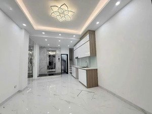 bán nhà 6 tầng thang máy xuân la, tây hồ. ô tô đổ cổng, nội thất sang xịn. 40m2 giá chỉ hơn 9 tỷ