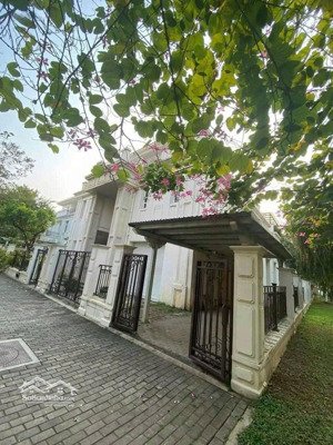 chính chủ bán bt góc 330m2 đẹp nhất dự án splendora - mailand hanoi city. giá tốt nhấtchính chủ gửi