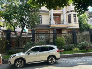 cho thuê biệt thự cao cấp, 2 mặt tiền, tổng 600m2 giá 130tr/tháng