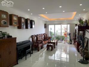 Bán CHCC Học Viện Quốc Phòng, Tây Hồ căn góc tầng trung tháp Đông 136m 3pn đồ cơ bản có slot ô tô