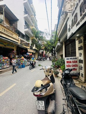 mặt phố hoa bằng 40m, 4 tầng, mt 3.4 m, 16,4tỷ cầu , ô tô tránh