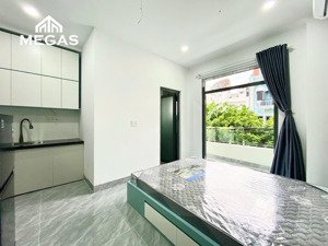 phòng mới xây đây đủ nội thất có ban công ở ngã tư thủ đức & đường lê văn việt, vincom quận 9