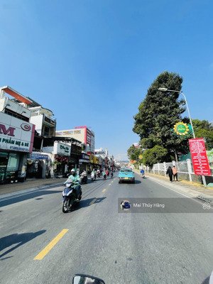 hiếm ,duy nhất góc 2 mặt tiền khu vip bình thọ ,gần ga metro - hẻm xe hơi