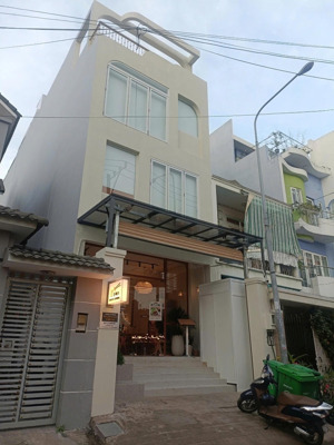 cần cho thuê mặt tiền nguyên căn yersin, dt: 4.1x20m, cn: 80m, kc: 3 tầng, giá thuê: 40 tr/th